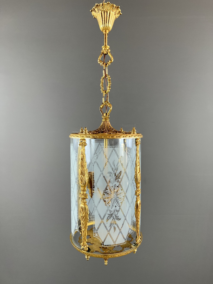 Lanterne de style Louis XVI en bronze doré et verre gravé, XXe Siècle