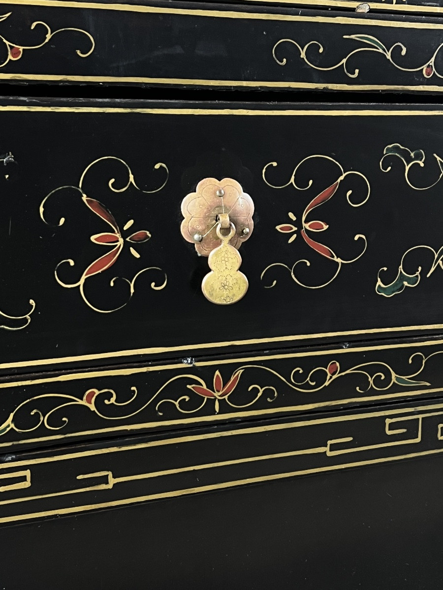 Vitrine chinoise laquée noire à décor de personnages, XXe siècle-photo-2