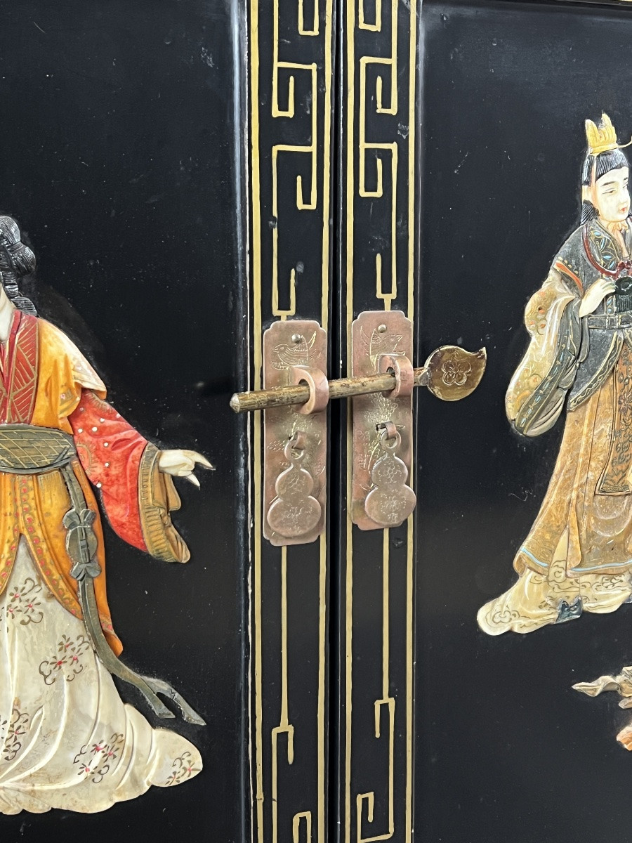 Vitrine chinoise laquée noire à décor de personnages, XXe siècle-photo-3
