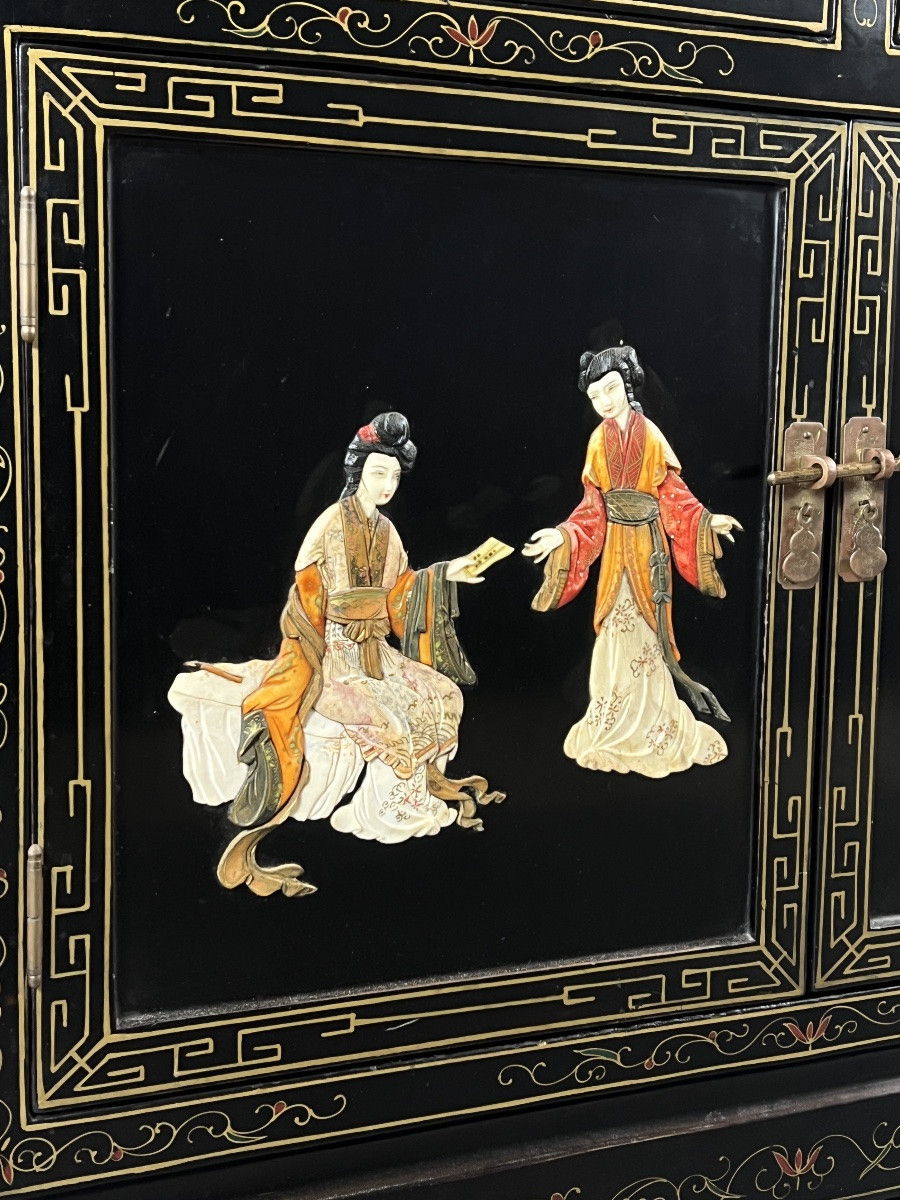 Vitrine chinoise laquée noire à décor de personnages, XXe siècle-photo-5