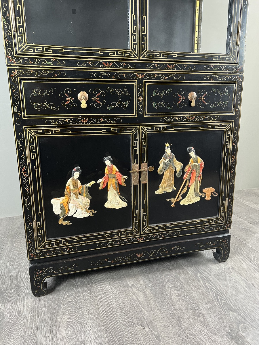 Vitrine chinoise laquée noire à décor de personnages, XXe siècle-photo-7
