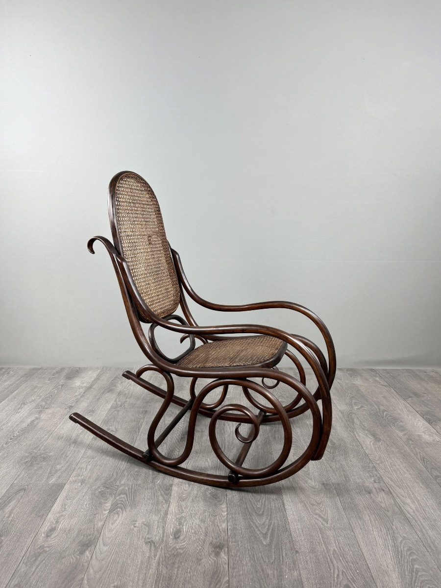 Fauteuil à bascule en bois courbé de style Thonet, XXe Siècle-photo-2