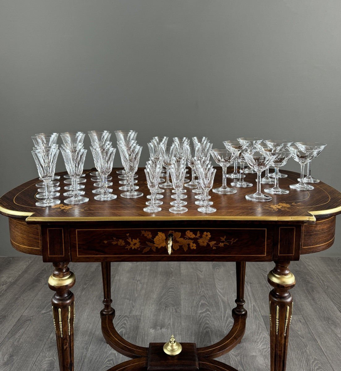 Service de 54  verres en cristal Saint Louis, modèle Cerdagne, XXe siècle