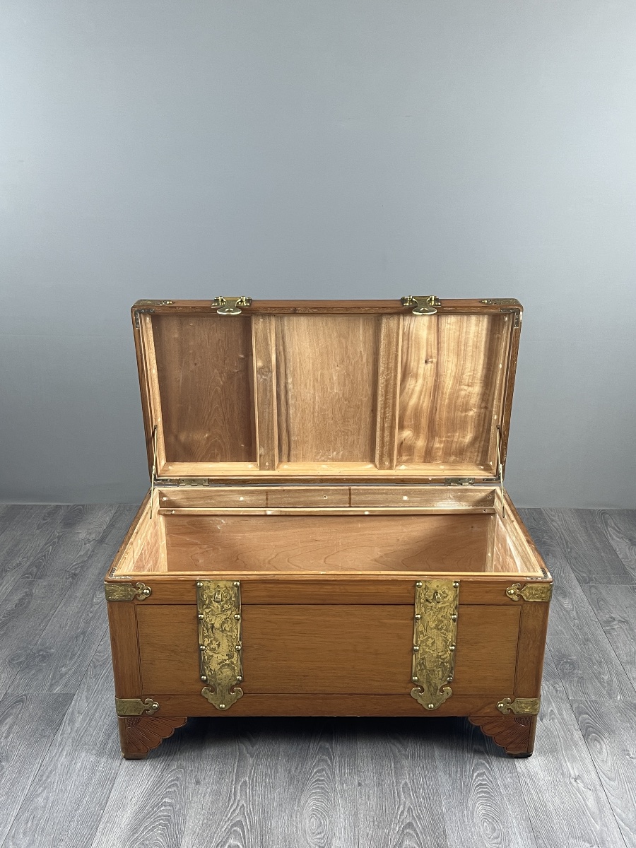 Paire de coffres asiatiques en bois et laiton gravé, XXe siècle-photo-4