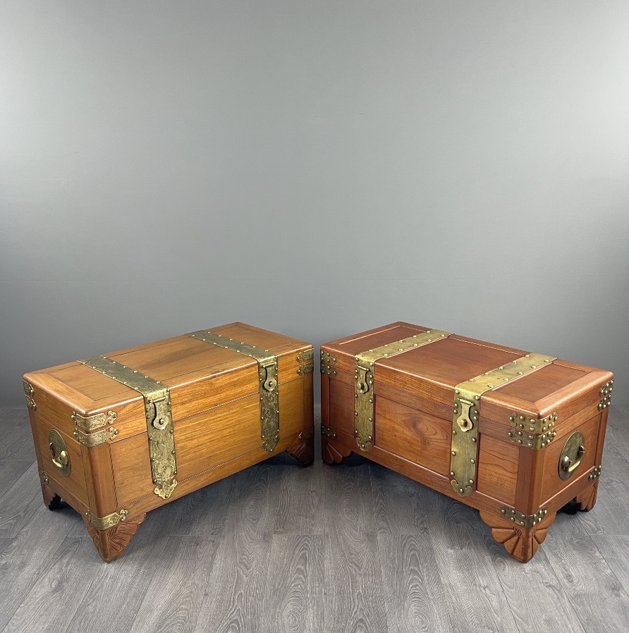 Paire de coffres asiatiques en bois et laiton gravé, XXe siècle-photo-6