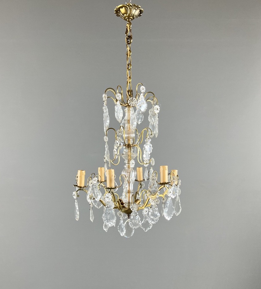 Lustre en bronze et cristal à pampilles, style Louis XV, XXe siècle