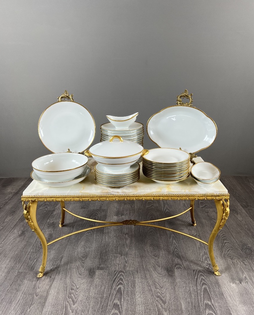 Service de table 45 pièces en porcelaine de Limoges, XXe Siècle