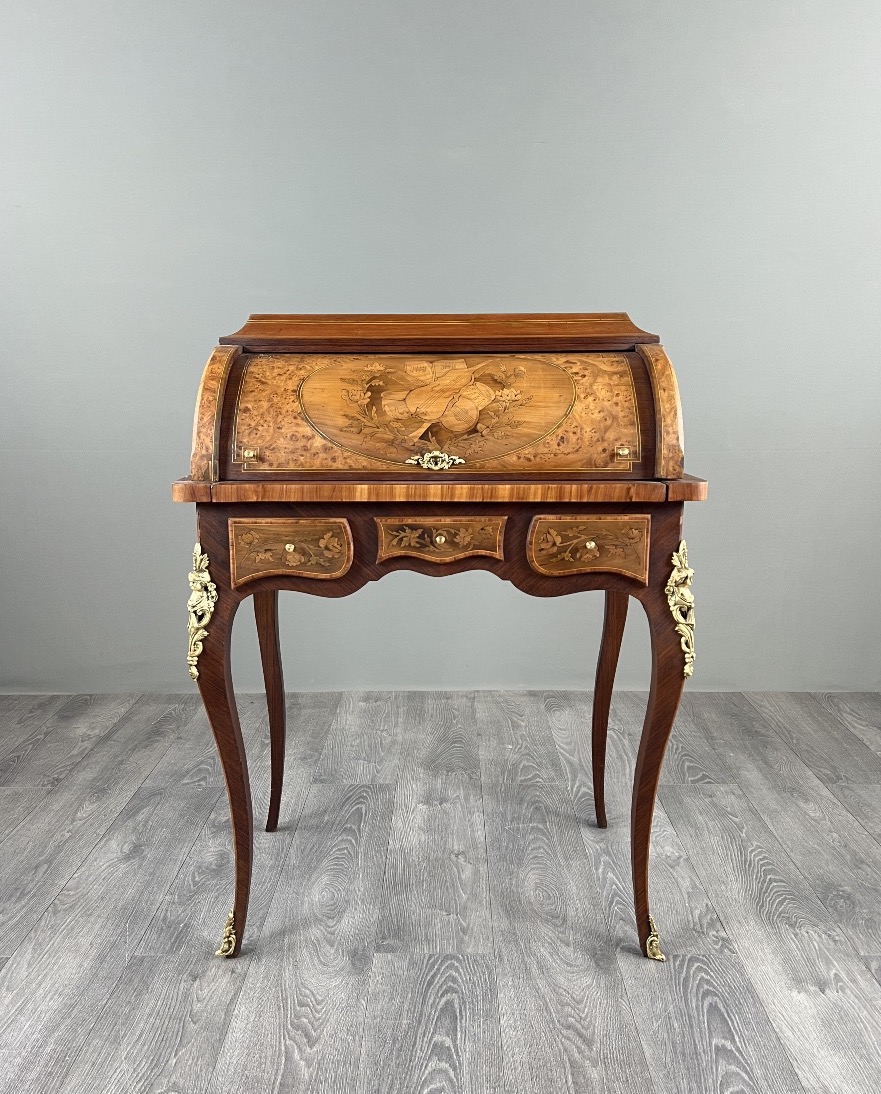 Bureau à cylindre en marqueterie de style Louis XV, XIXe siècle