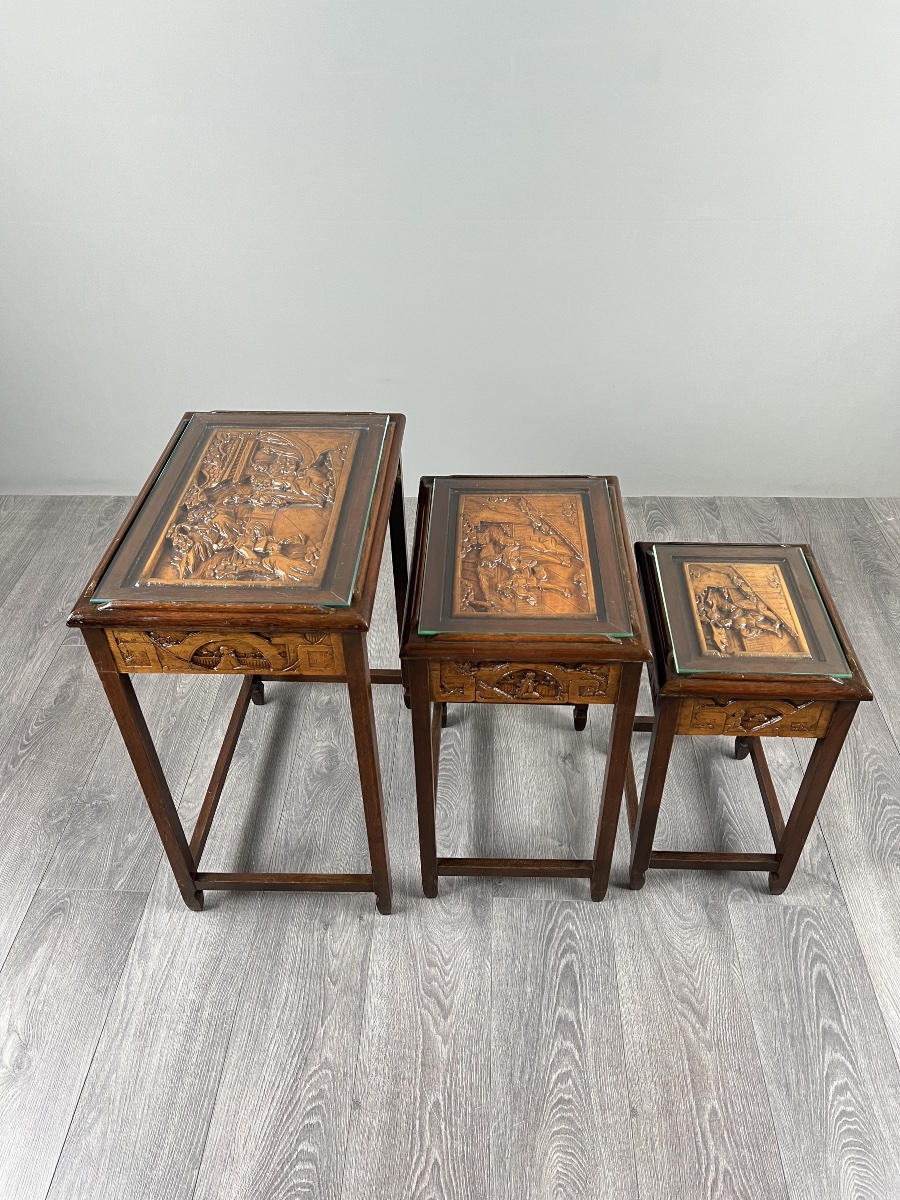 Suite de trois tables gigognes de style Chinoiserie, XXe siècle-photo-3