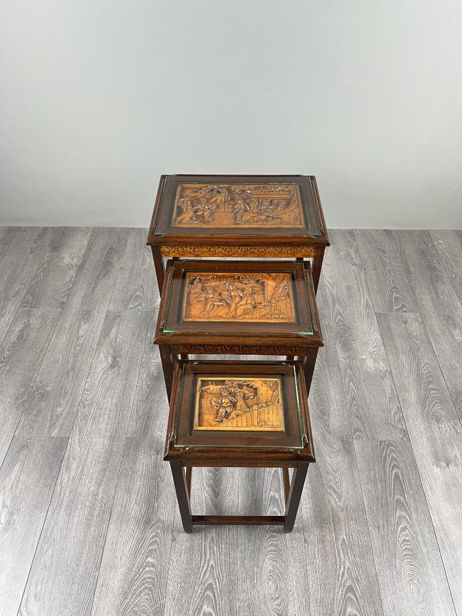 Suite de trois tables gigognes de style Chinoiserie, XXe siècle-photo-7