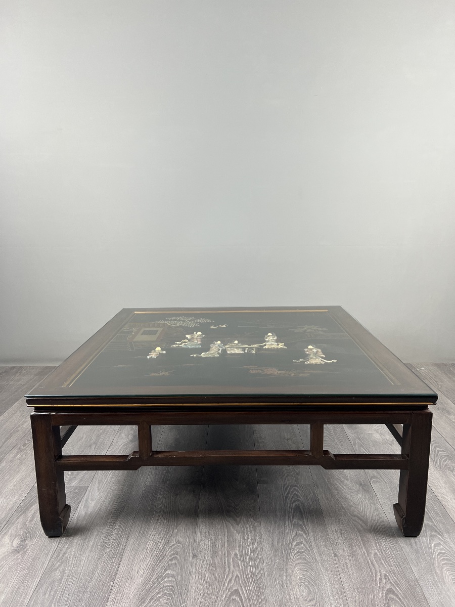 Table basse de style Chinoiserie en bois laqué et décor en nacre,  XXe Siècle-photo-1