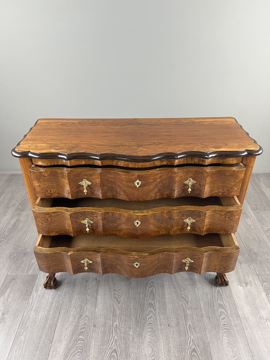 Commode de style Louis XV en placage de loupe de noyer, XXe siècle-photo-3