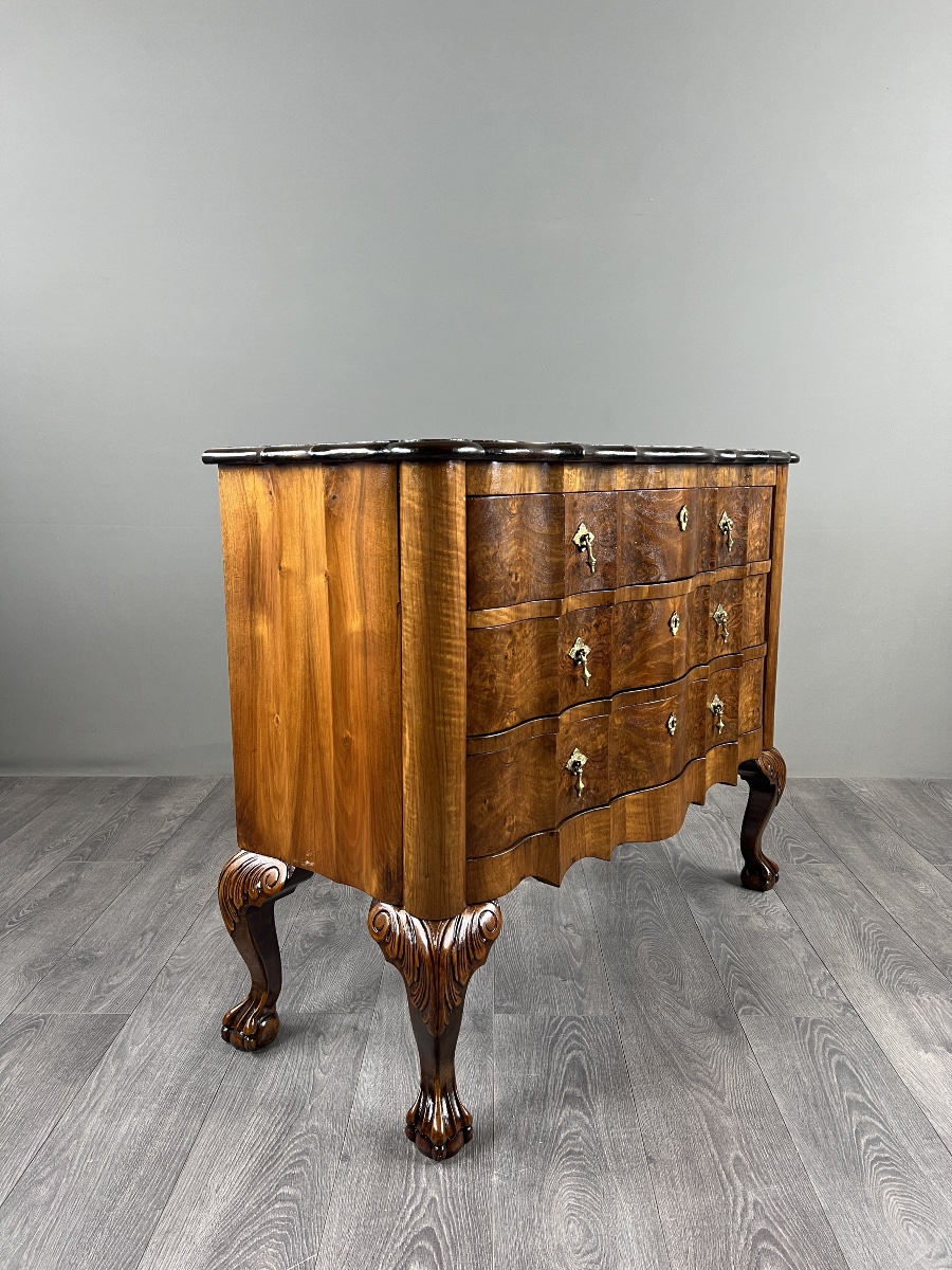 Commode de style Louis XV en placage de loupe de noyer, XXe siècle-photo-4