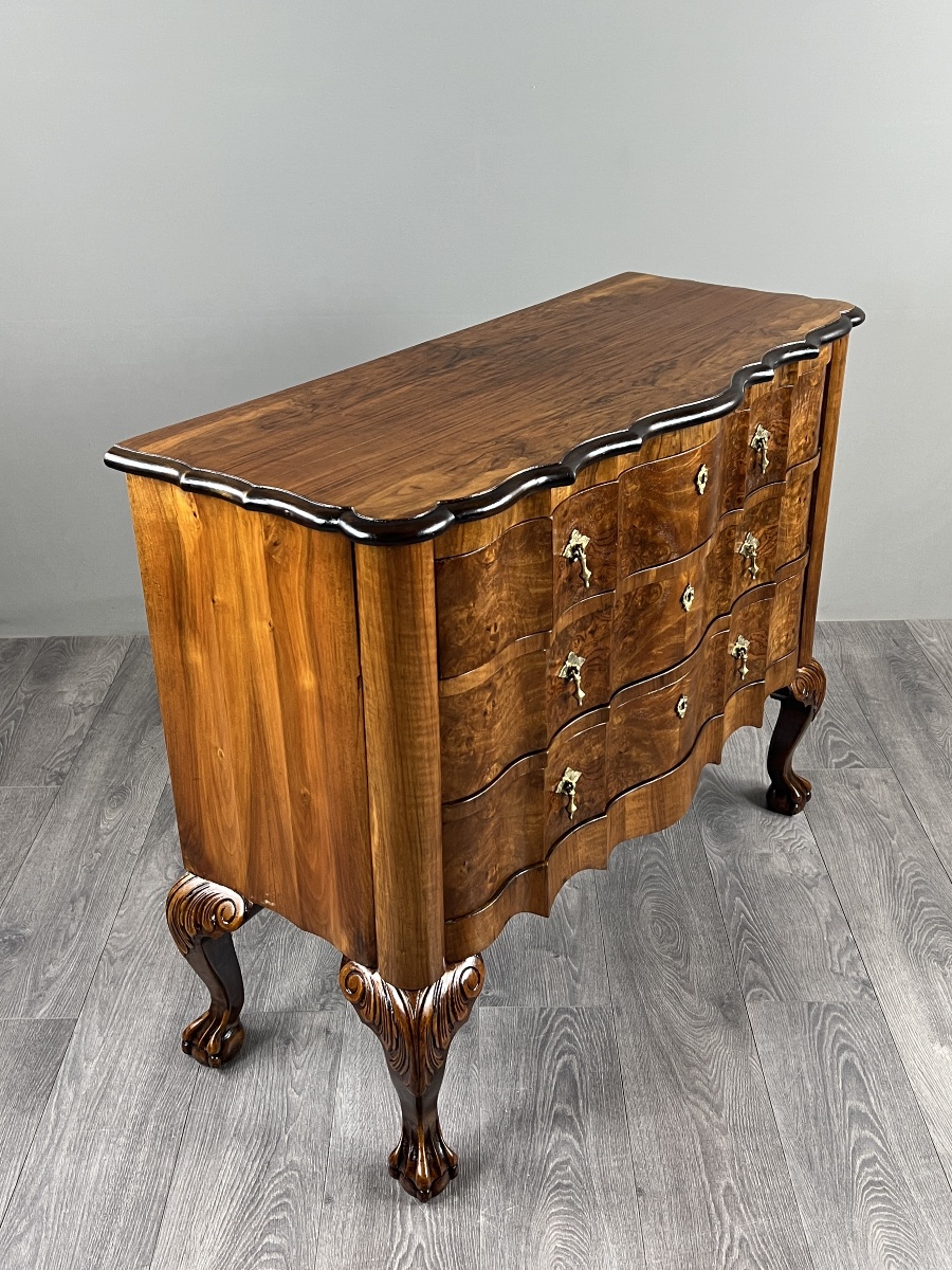 Commode de style Louis XV en placage de loupe de noyer, XXe siècle-photo-6