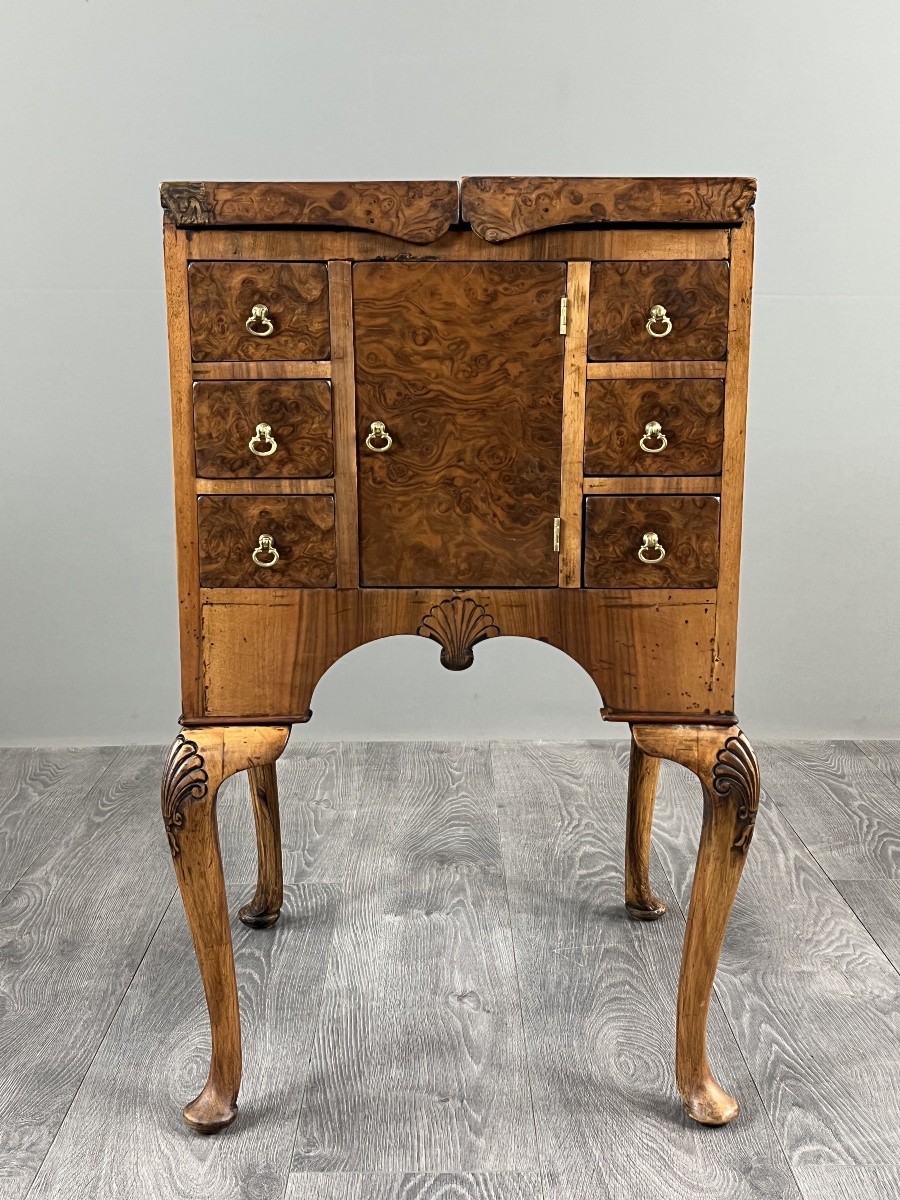 Bureau de style Queen Anne en placage de loupe de noyer, XXe siècle-photo-2