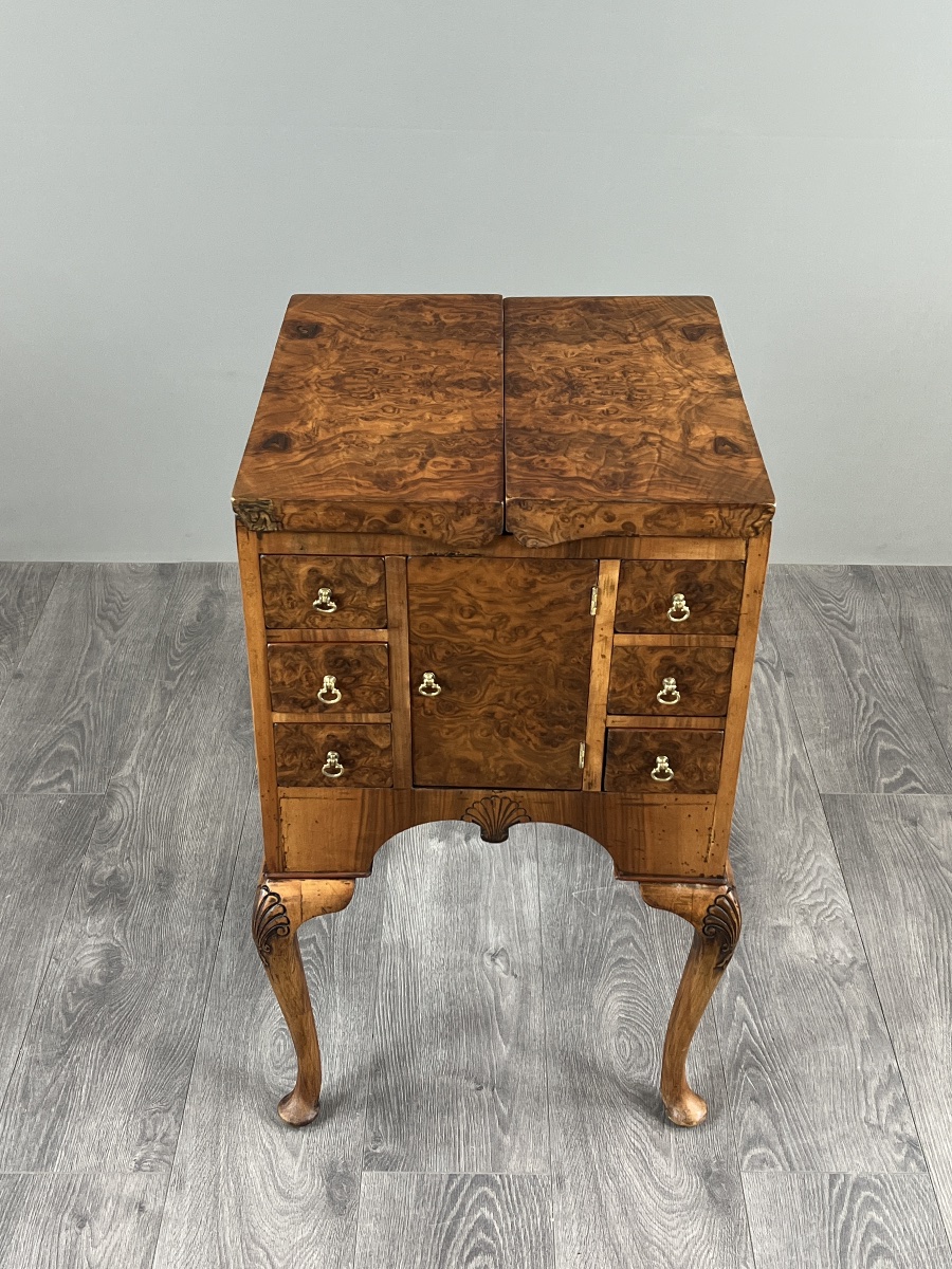 Bureau de style Queen Anne en placage de loupe de noyer, XXe siècle-photo-6