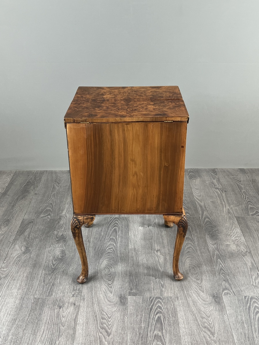 Bureau de style Queen Anne en placage de loupe de noyer, XXe siècle-photo-8