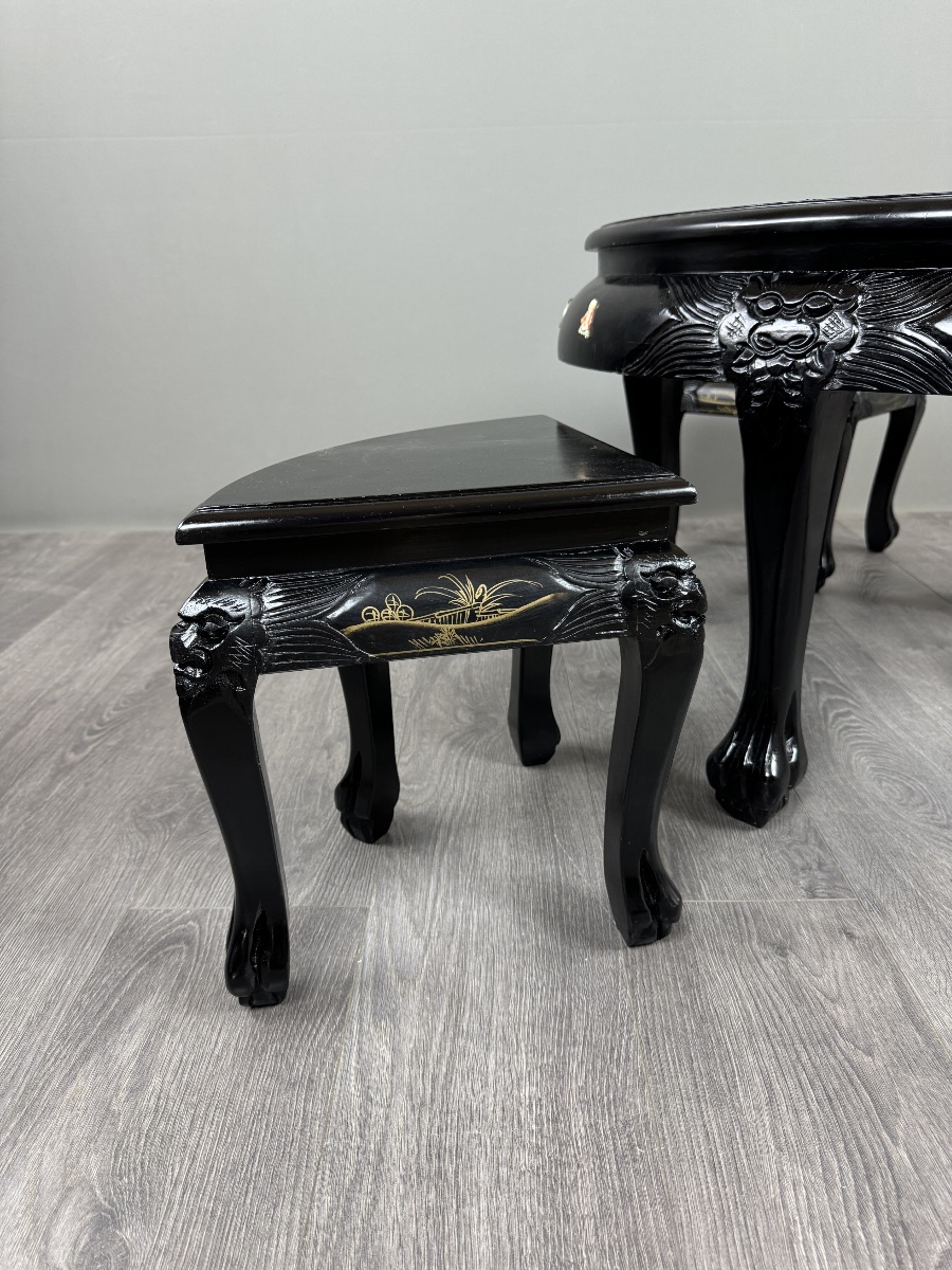 Table asiatique en bois laqué noir avec quatre tabourets, XXe Siècle-photo-4