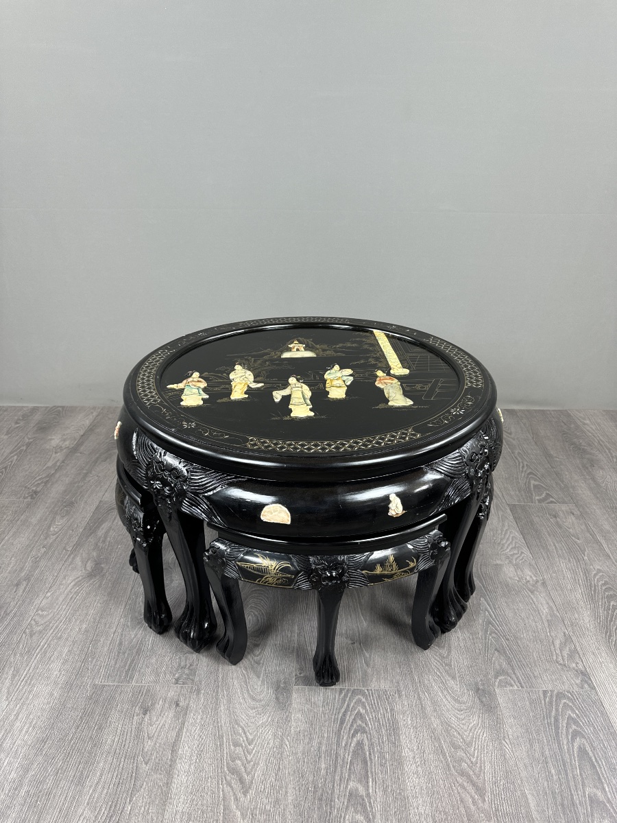 Table asiatique en bois laqué noir avec quatre tabourets, XXe Siècle-photo-5
