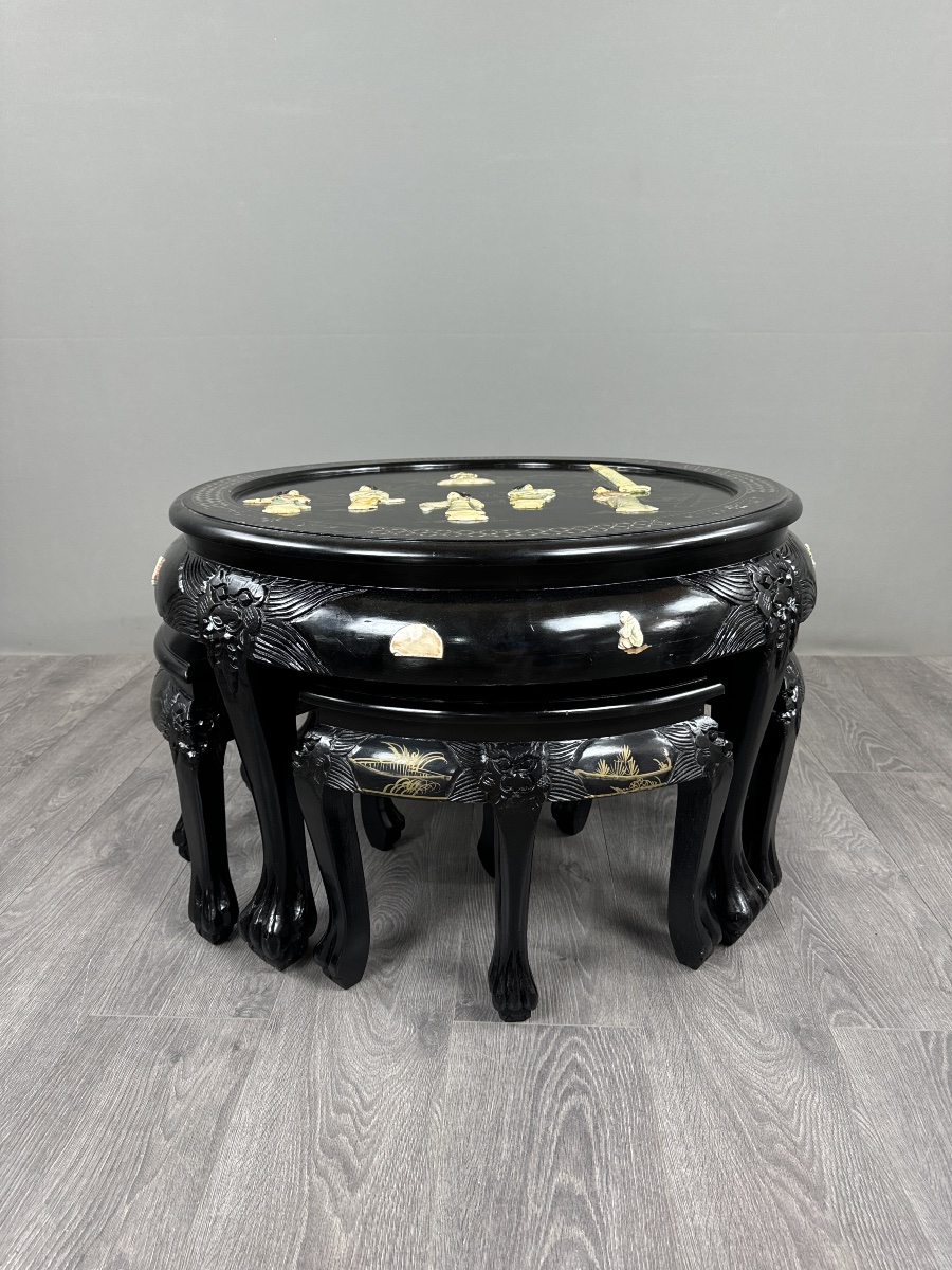 Table asiatique en bois laqué noir avec quatre tabourets, XXe Siècle-photo-6