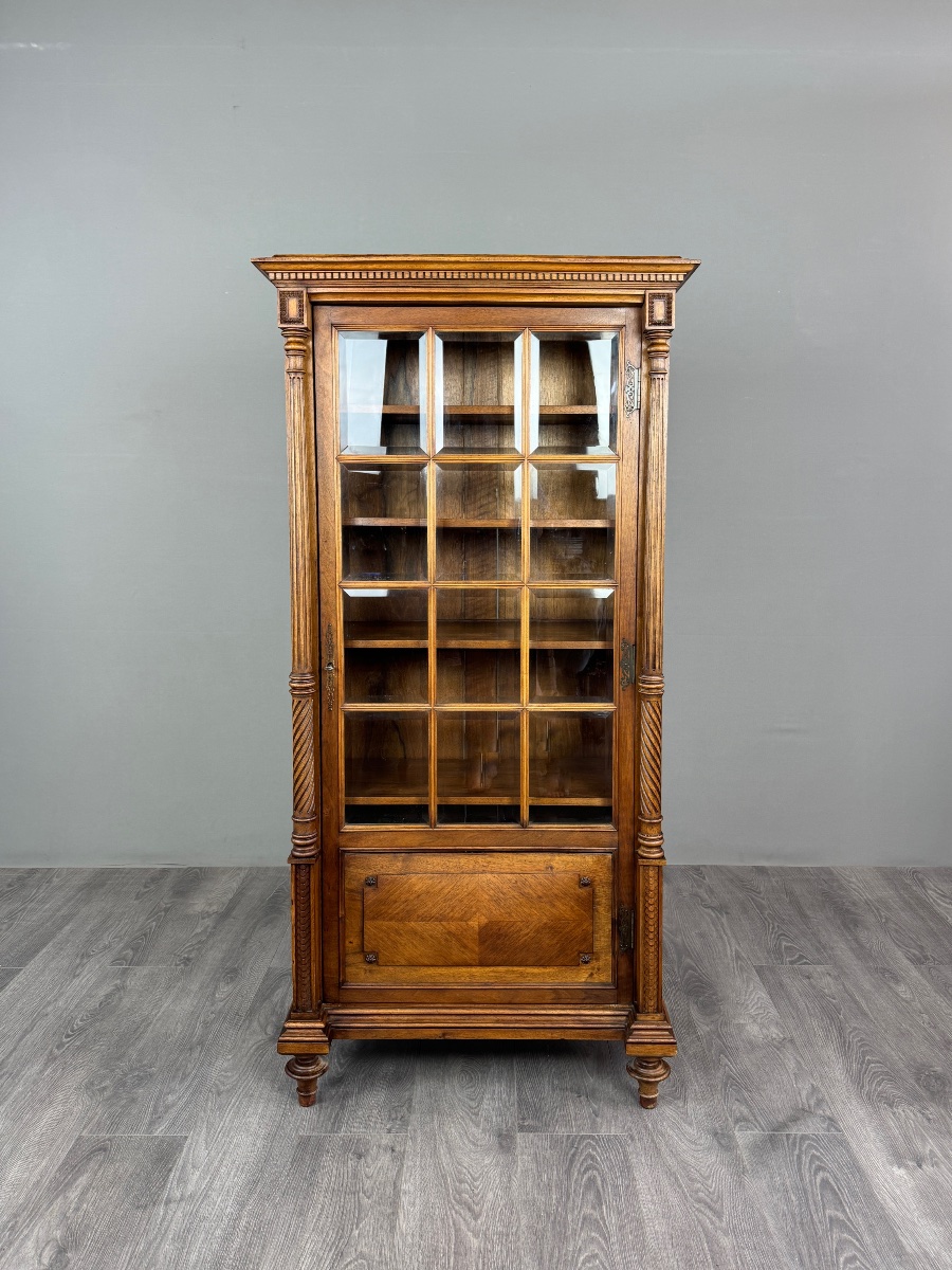 Vitrine bibliothèque en noyer, style Renaissance, XIX Siècle