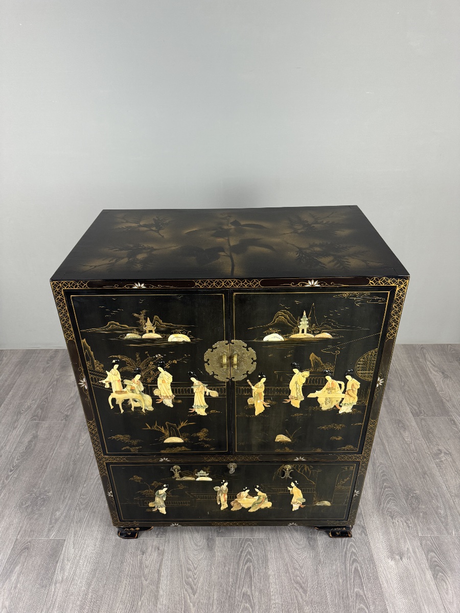 Chinese Cabinet In Black Lacquer With Hand-painted Decoration, 20th Century-photo-2