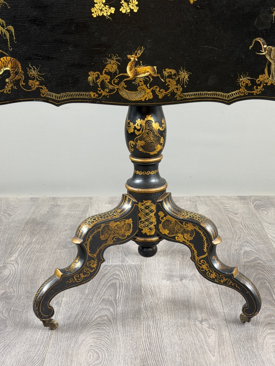 Table pliante Napoléon III en bois laqué noir et décor doré, XIXe siècle-photo-1