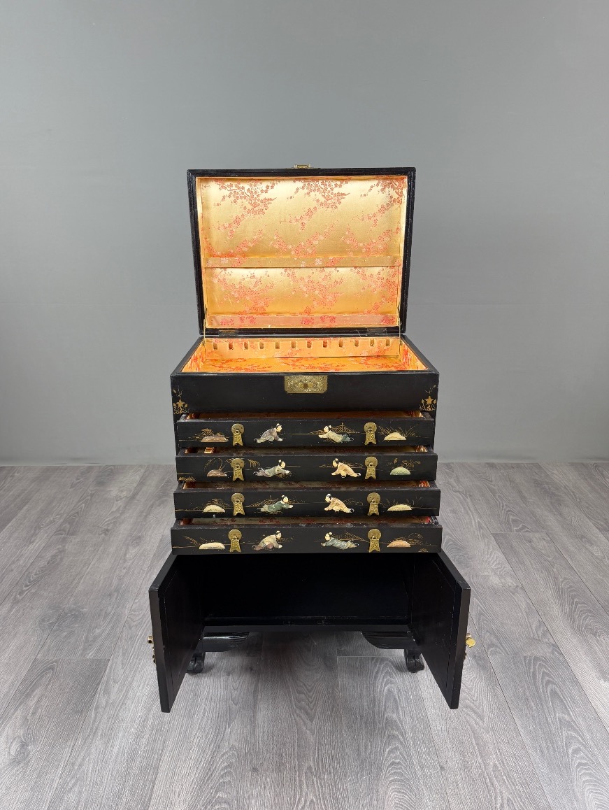 Cabinet chinois en laque noire, XIXe siècle-photo-2