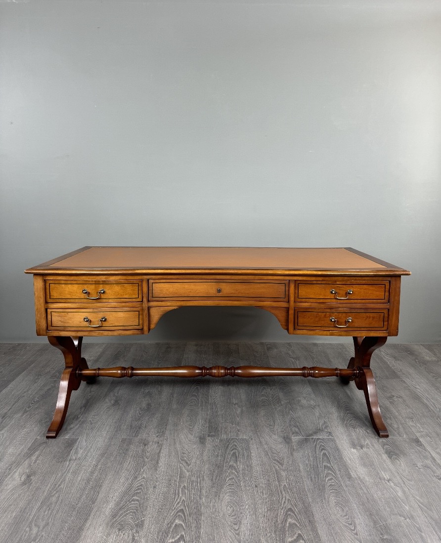 Flat Mahogany Desk In The English Style, 20th Century
