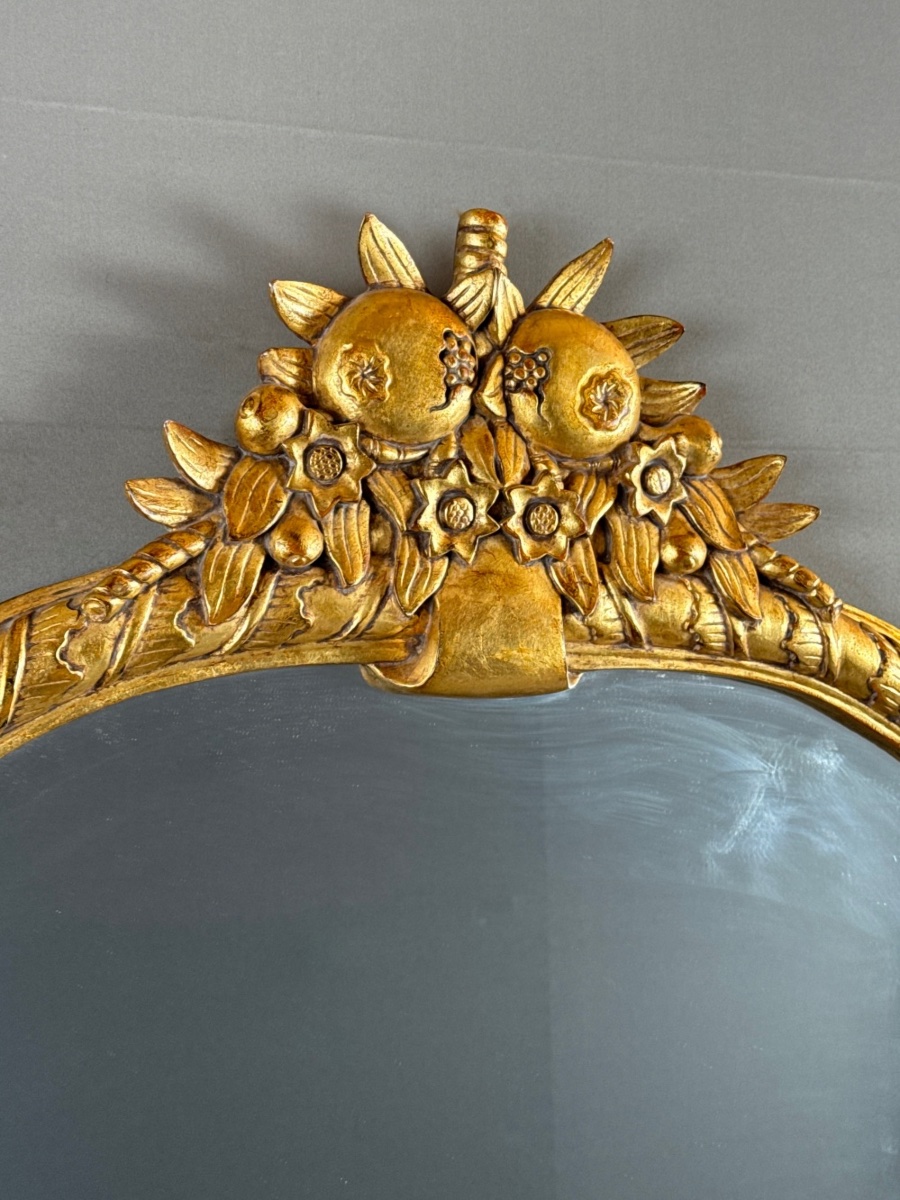 Miroir en bois sculpté et doré à décor de fruits et de fleurs, XXe siècle-photo-4