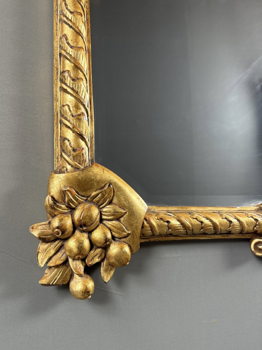 Miroir en bois sculpté et doré à décor de fruits et de fleurs, XXe siècle-photo-2