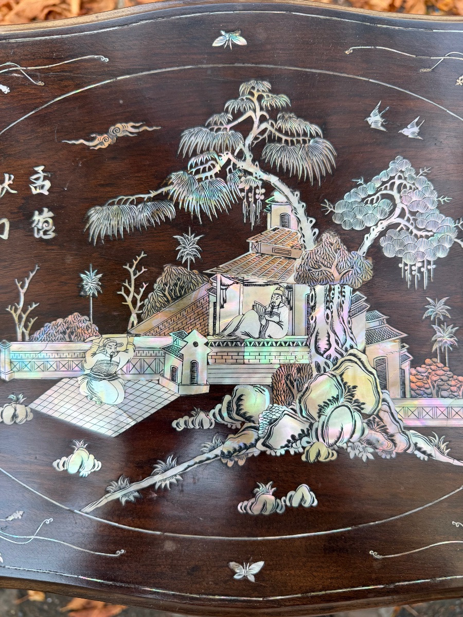 Paire de tables de chevet vietnamiennes en bois sculpté et incrustations de nacre, XXe Siècle-photo-6