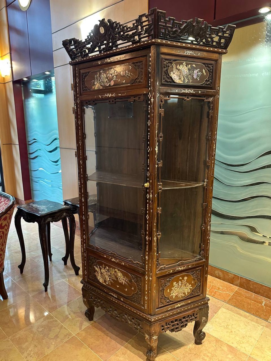 Vietnamese Display Cabinet Made Of Carved Exotic Wood With Mother-of-pearl Inlays, 20th Century-photo-2
