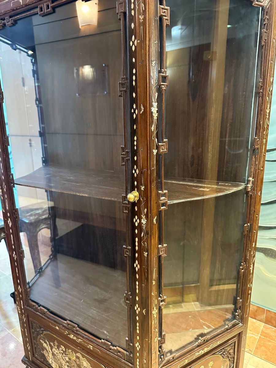 Vietnamese Display Cabinet Made Of Carved Exotic Wood With Mother-of-pearl Inlays, 20th Century-photo-3