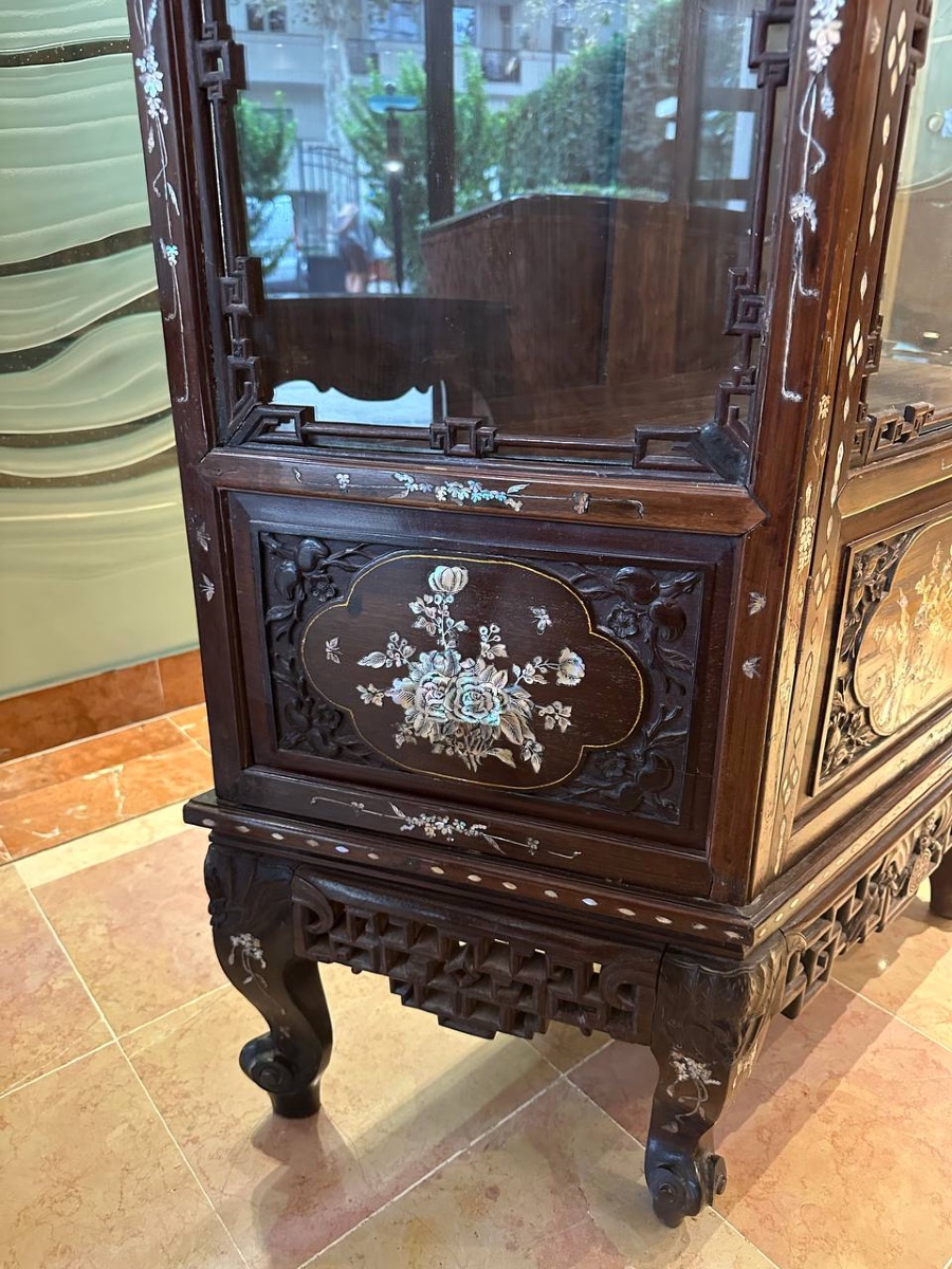 Vietnamese Display Cabinet Made Of Carved Exotic Wood With Mother-of-pearl Inlays, 20th Century-photo-4