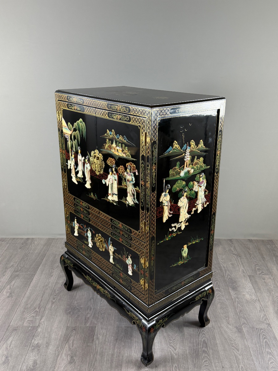 Cabinet chinois en bois laqué noir et décor polychrome , XXe siècle-photo-4