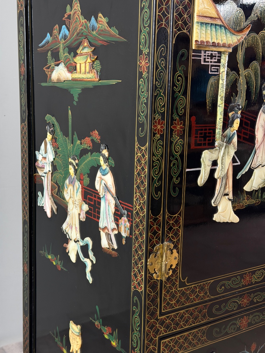 Cabinet chinois en bois laqué noir et décor polychrome , XXe siècle-photo-2
