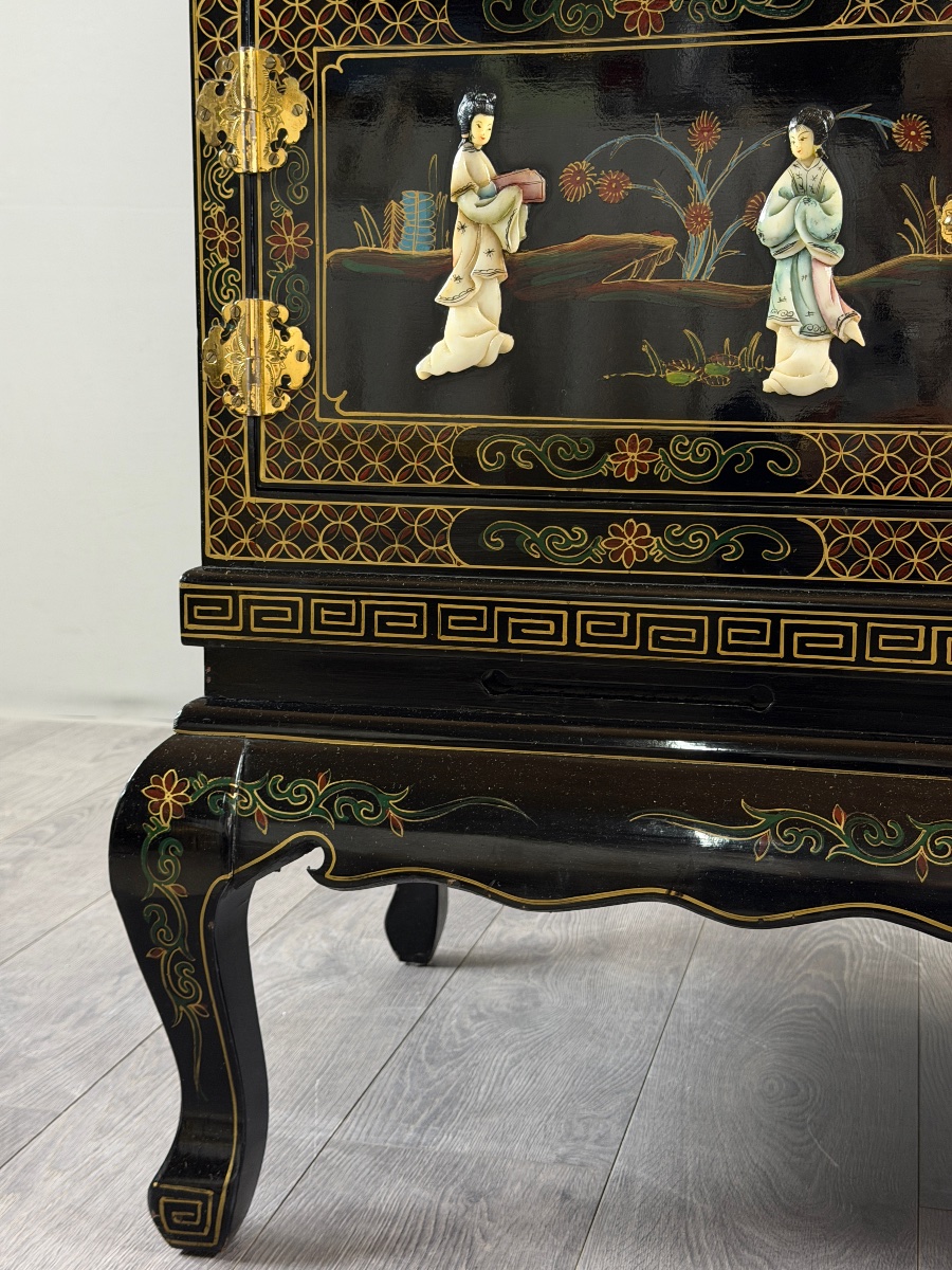 Cabinet chinois en bois laqué noir et décor polychrome , XXe siècle-photo-5
