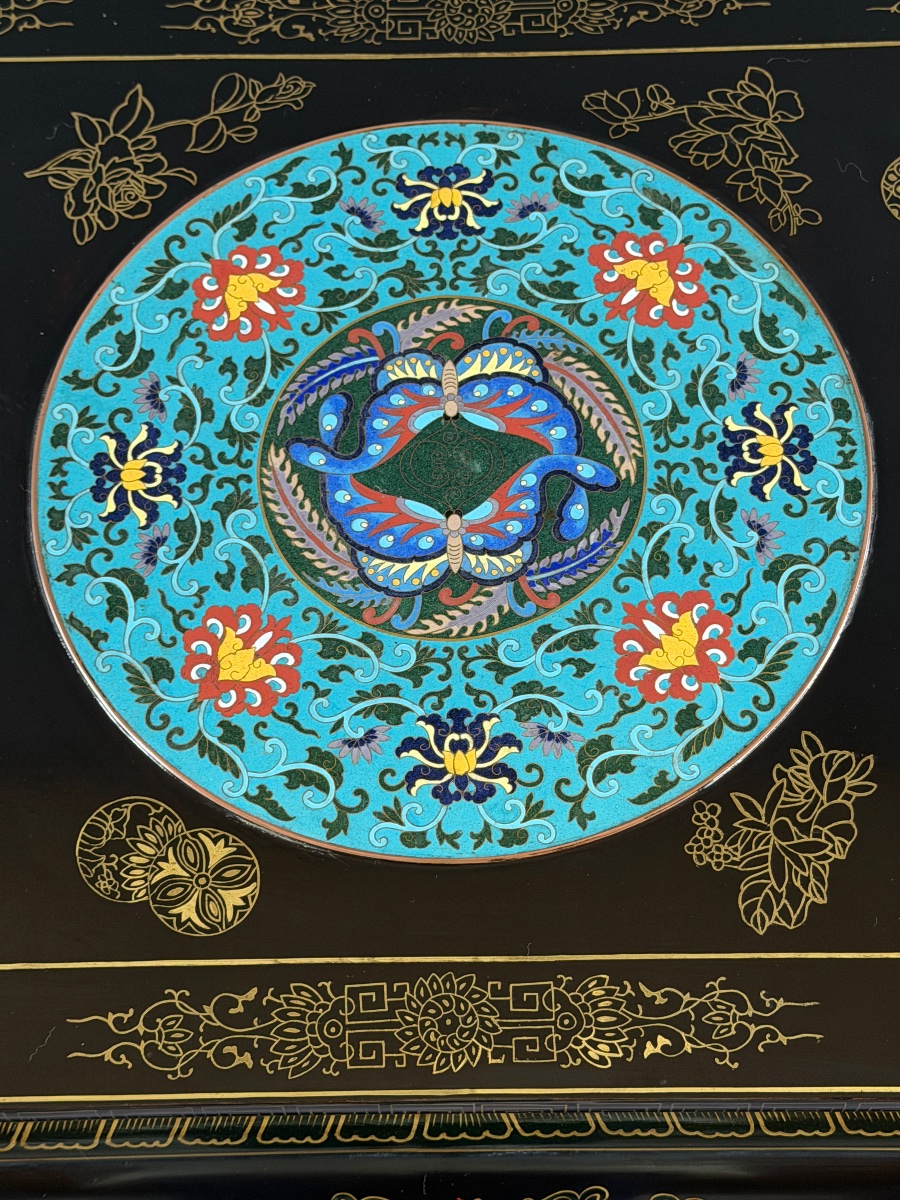 Table basse en bois laqué noir à décor cloisonné et polychrome, XXe Siècle-photo-3