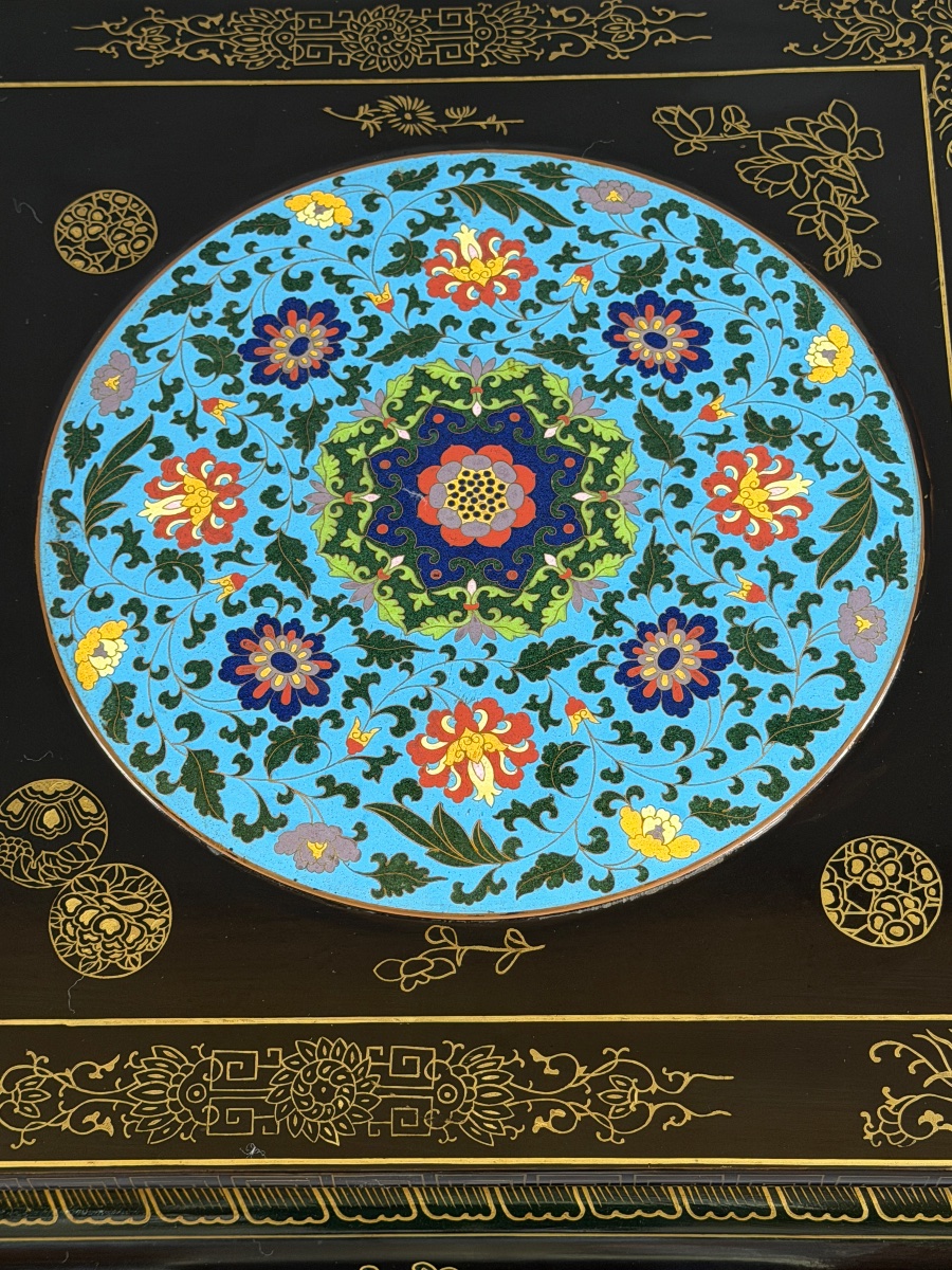Table basse en bois laqué noir à décor cloisonné et polychrome, XXe Siècle-photo-4