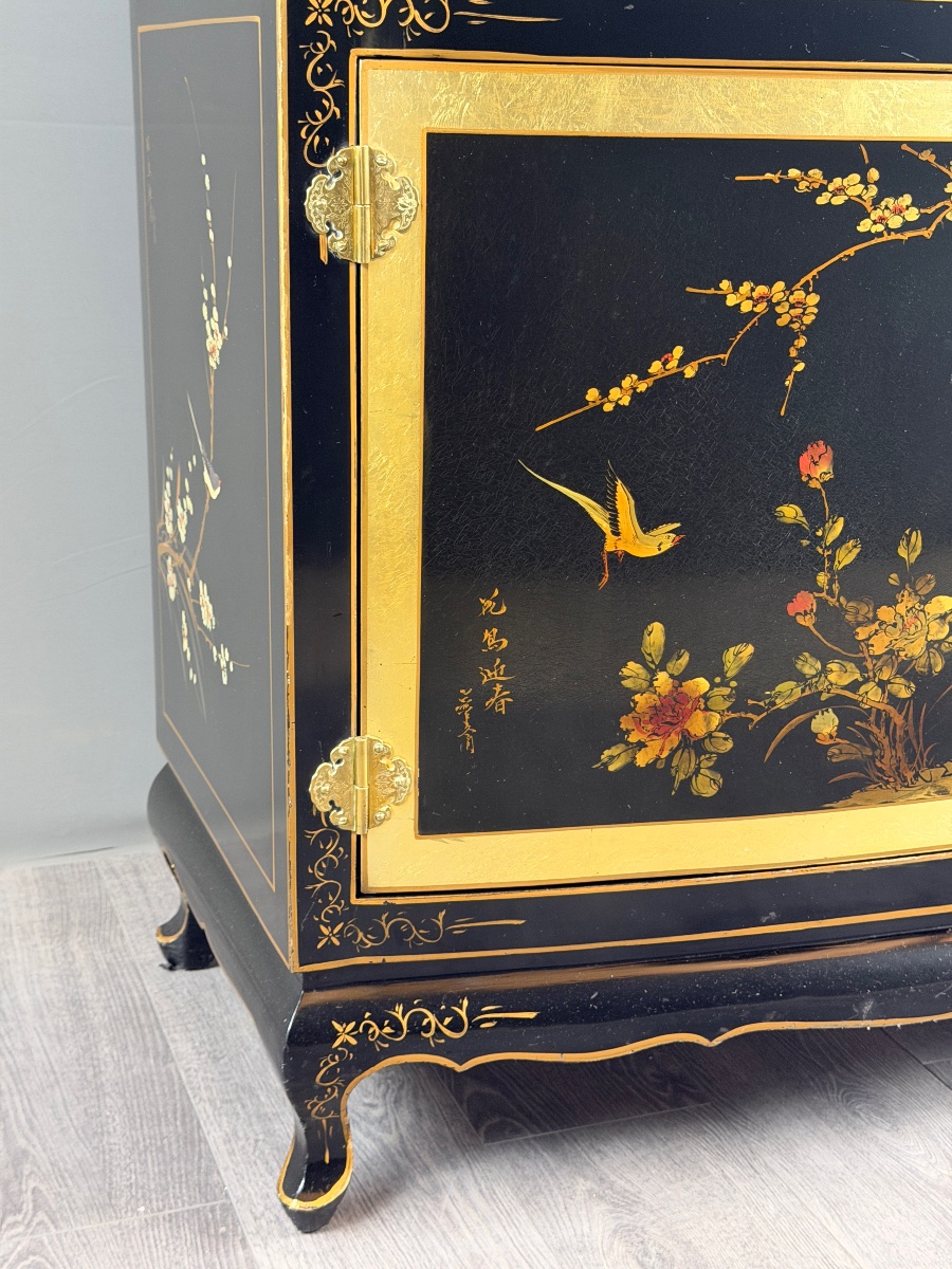 Vitrine chinoise en bois laqué noir à décor polychrome, XXe Siècle-photo-4