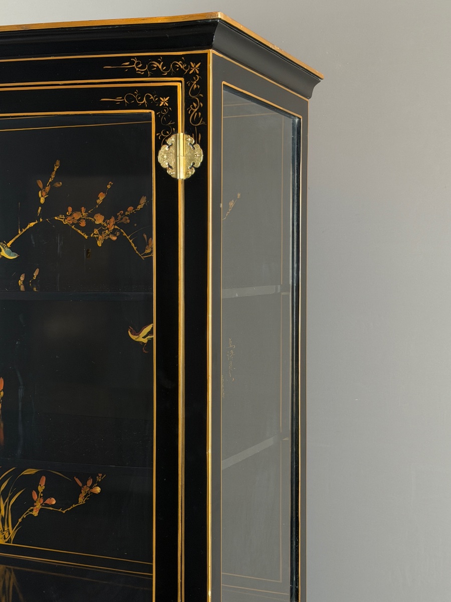 Vitrine chinoise en bois laqué noir à décor polychrome, XXe Siècle-photo-1