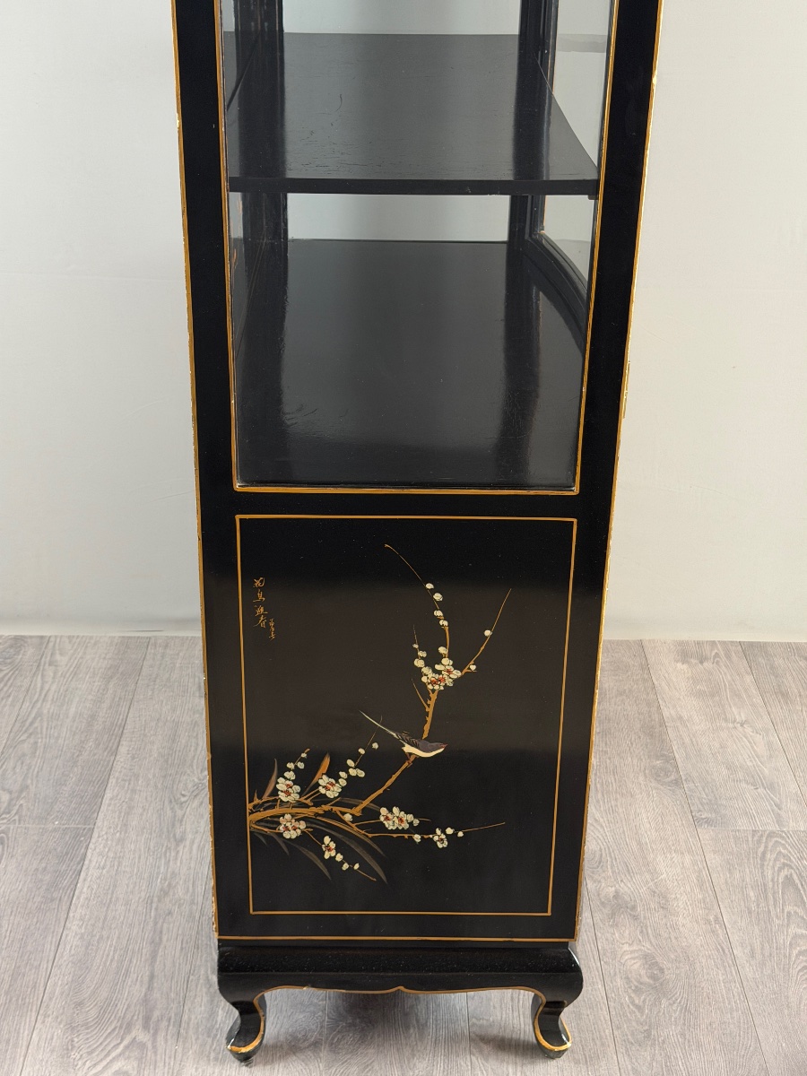 Vitrine chinoise en bois laqué noir à décor polychrome, XXe Siècle-photo-3