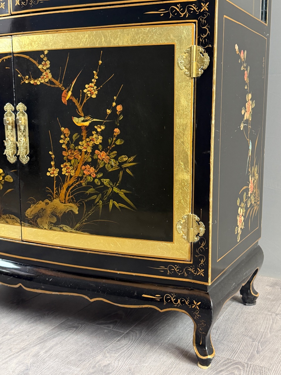 Vitrine chinoise en bois laqué noir à décor polychrome, XXe Siècle-photo-4