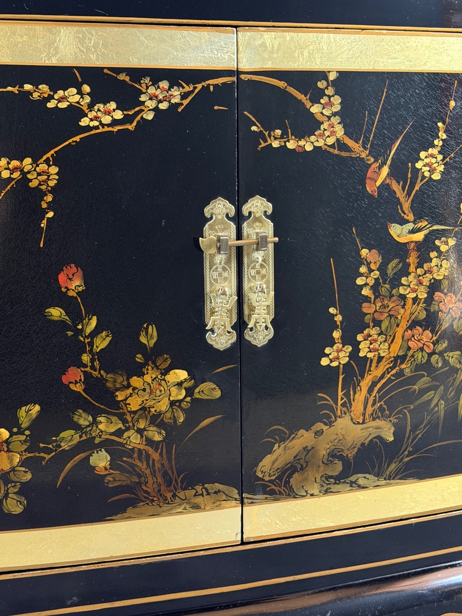 Vitrine chinoise en bois laqué noir à décor polychrome, XXe Siècle-photo-5