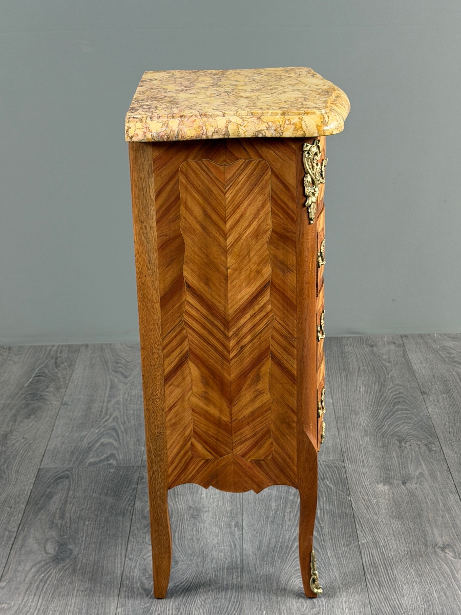 Petite commode de style Louis XV en marqueterie et dessus de marbre, XIXe Siècle-photo-5