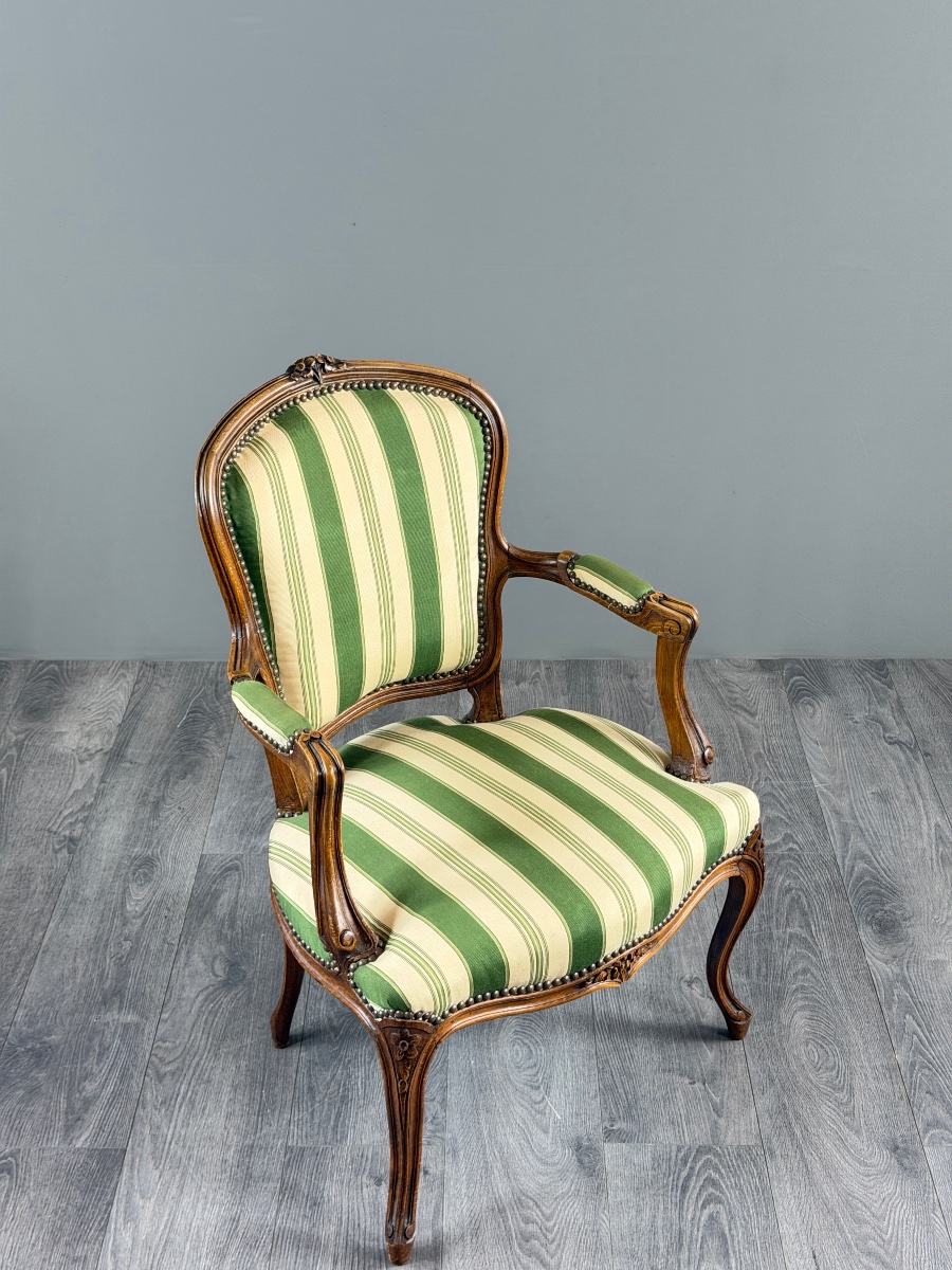 Pair Of Louis XV-style Armchairs In Carved Wood, 20th Century-photo-1