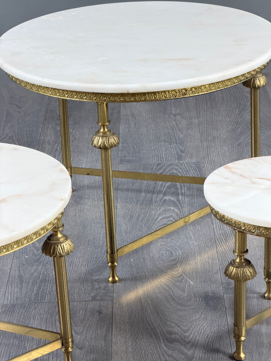 Suite de trois tables gigognes en laiton et marbre, XXe Siècle-photo-6
