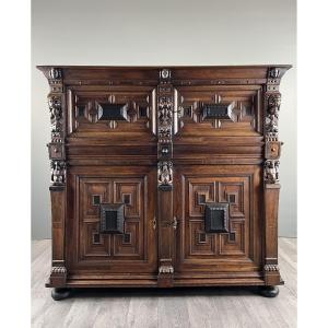 Buffet ancien en bois sculpté style Renaissance,  fin XVIIIe / début XIXe siècle 