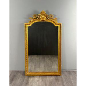 Grand miroir ancien en bois doré de style Louis XVI à fronton sculpté, XIXe siècle